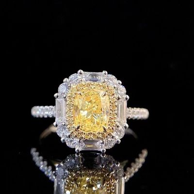 Αρχική πληρωμή 18K Εργαστήριο Διαμάντια Δαχτυλίδι και Κίτρινο Διαμάντι Δύο Χρησιμοποιούμενα Δαχτυλίδι και Κεραυνό